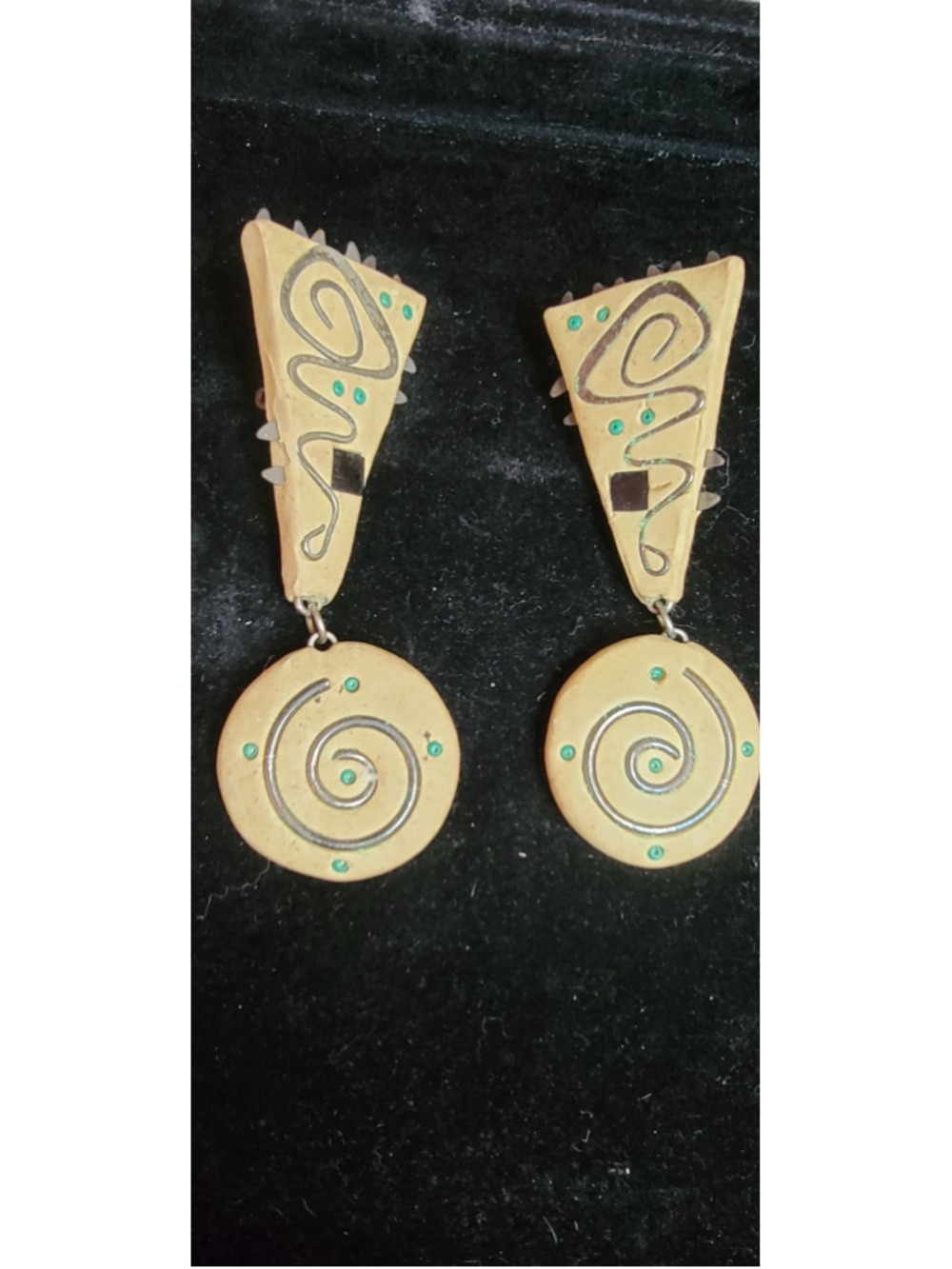 Vintage 1980s Artisan Made Retro Boho Statement Dangle Clip Back Earrings 30